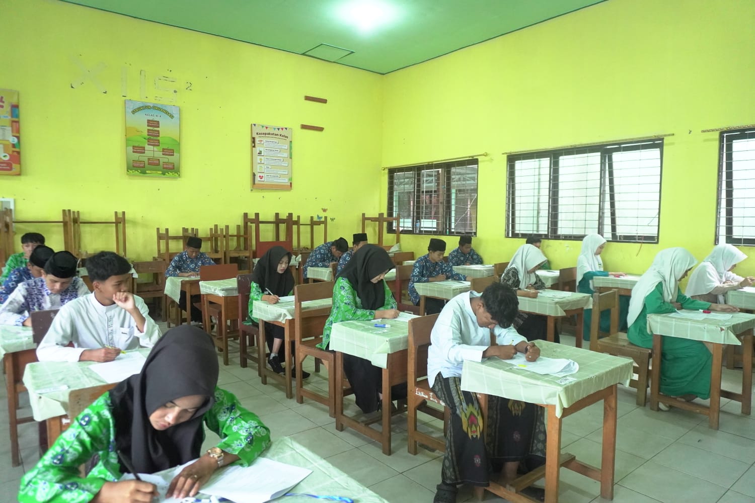 Semangat Calon Siswa Baru Warnai Tes PMBM MAN 2 HSU Tahun 2026/2027